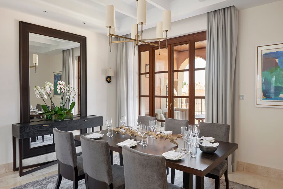 chandelier, bespoke luxury lighting for hotels and hospitality interiors