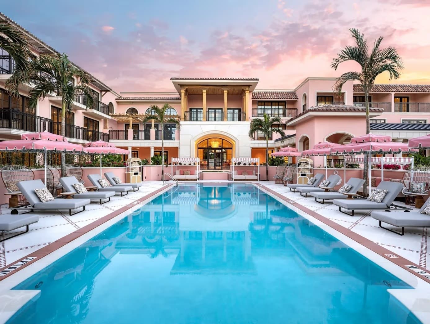 Exterior view of the Palmhouse Hotel Florida with pool, palm trees and lounge areas