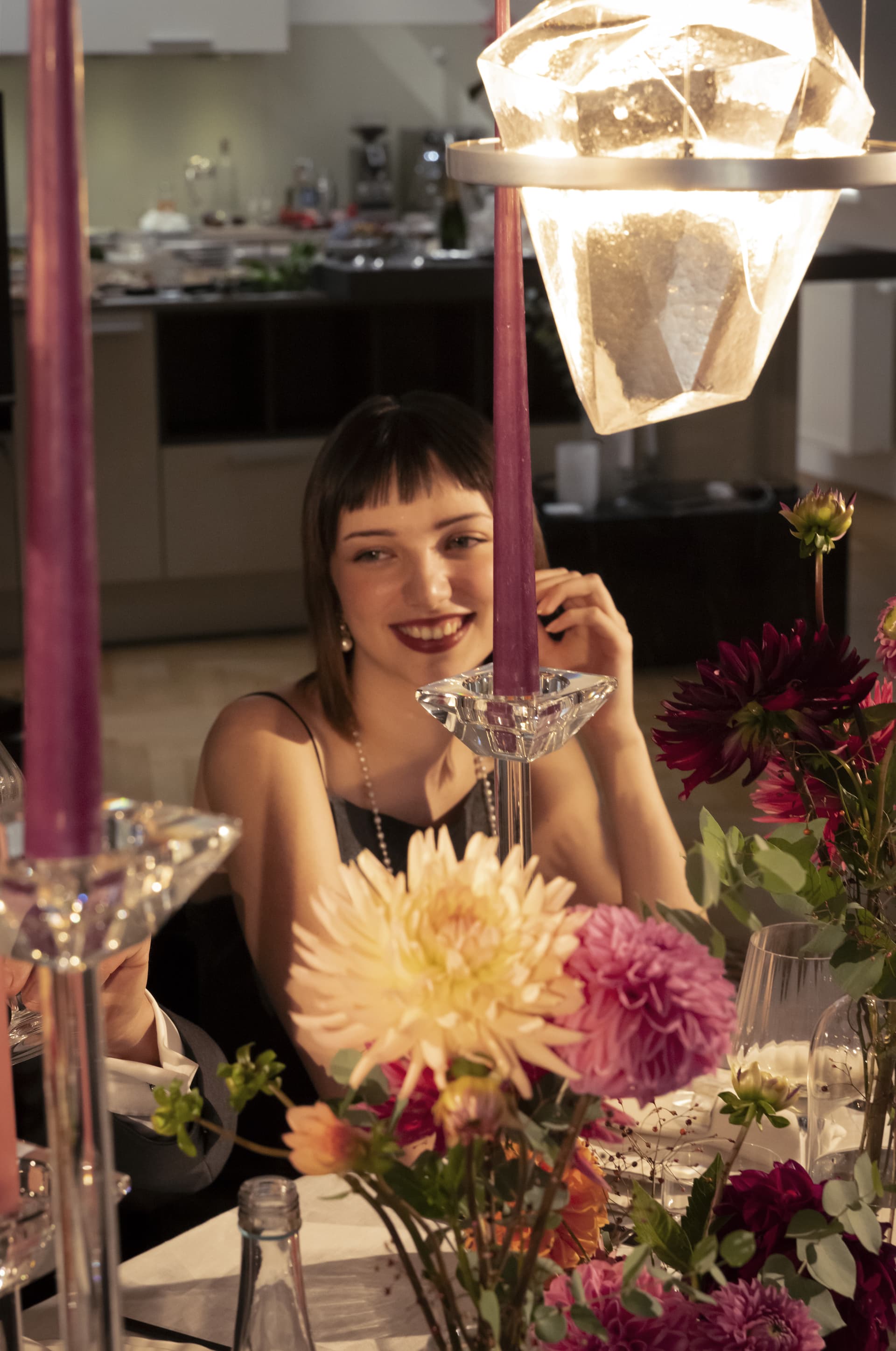 Ice Diamond collection – Inside, an LED strip illuminates the crystalline glass, creating a captivating interplay of light and shadow.